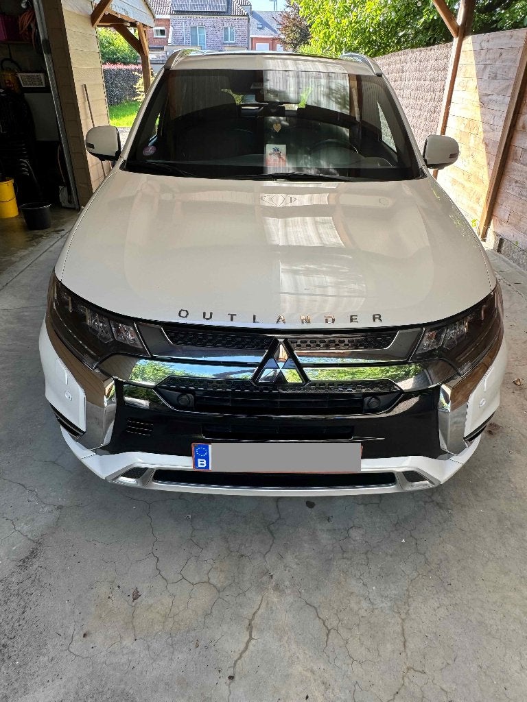 Mitsubishi Outlander PHEV 2.4 AWD Instyle NAVI 2019, Autos, Cuir, Achat, Outlander, Entretenue par le concessionnaire