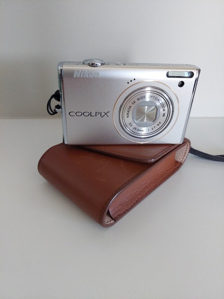 Nikon digital camera Coolpix S640 met bijhorend DELVAUX etui, TV, Hi-fi & Vidéo, Enlèvement, Comme neuf, Appareil photo compact