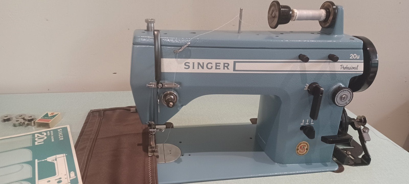 Machine à coudre professionnelle singer 20u, Hobby & Loisirs créatifs, Machines à coudre & Accessoires, Enlèvement, Machine à coudre