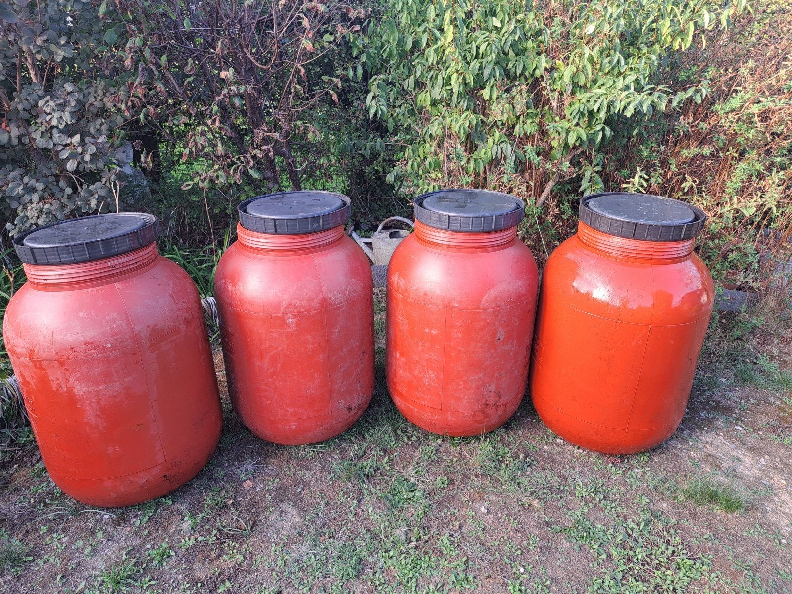 4 petits tonneaux 120 litres, Enlèvement