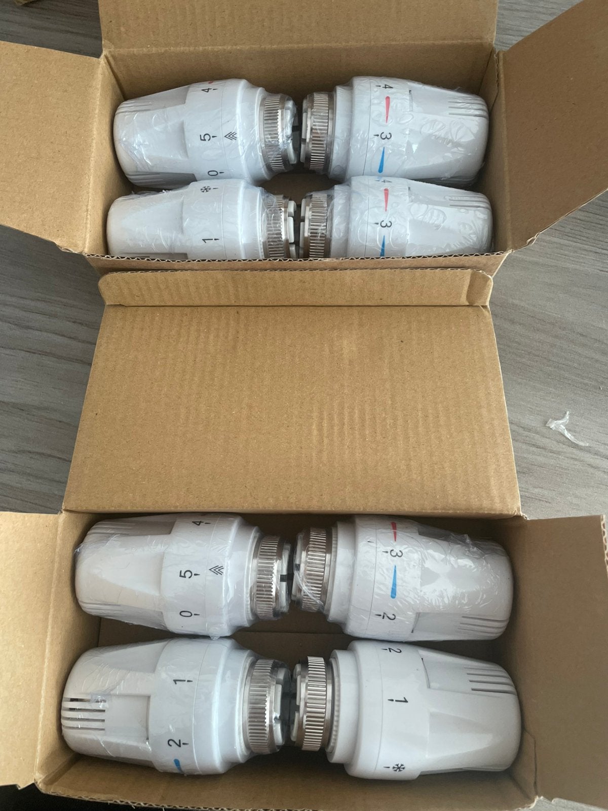 8 têtes thermostatiques blanches TH1 M30 neuves, Enlèvement, Neuf, Thermostat