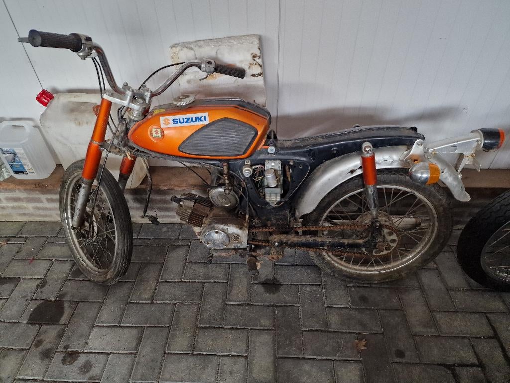 Suzuki A50 5 versnellingen en Suzuki T250, voor restauratie., Fietsen en Brommers, Brommers | Overige merken, Ophalen, Gebruikt