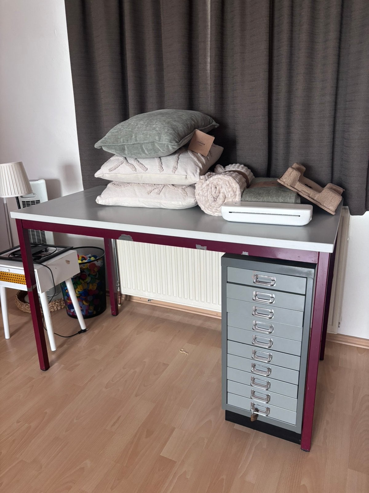 Bureau met ladekast, Enlèvement, Utilisé