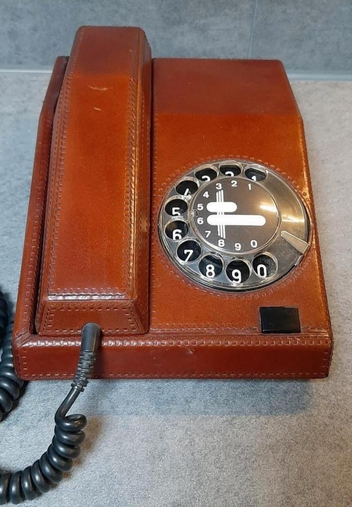 Vintage jaren'80/Vaste telefoon bekleed met leder, Telecommunicatie, Ophalen of Verzenden, Gebruikt, Met draaischijf
