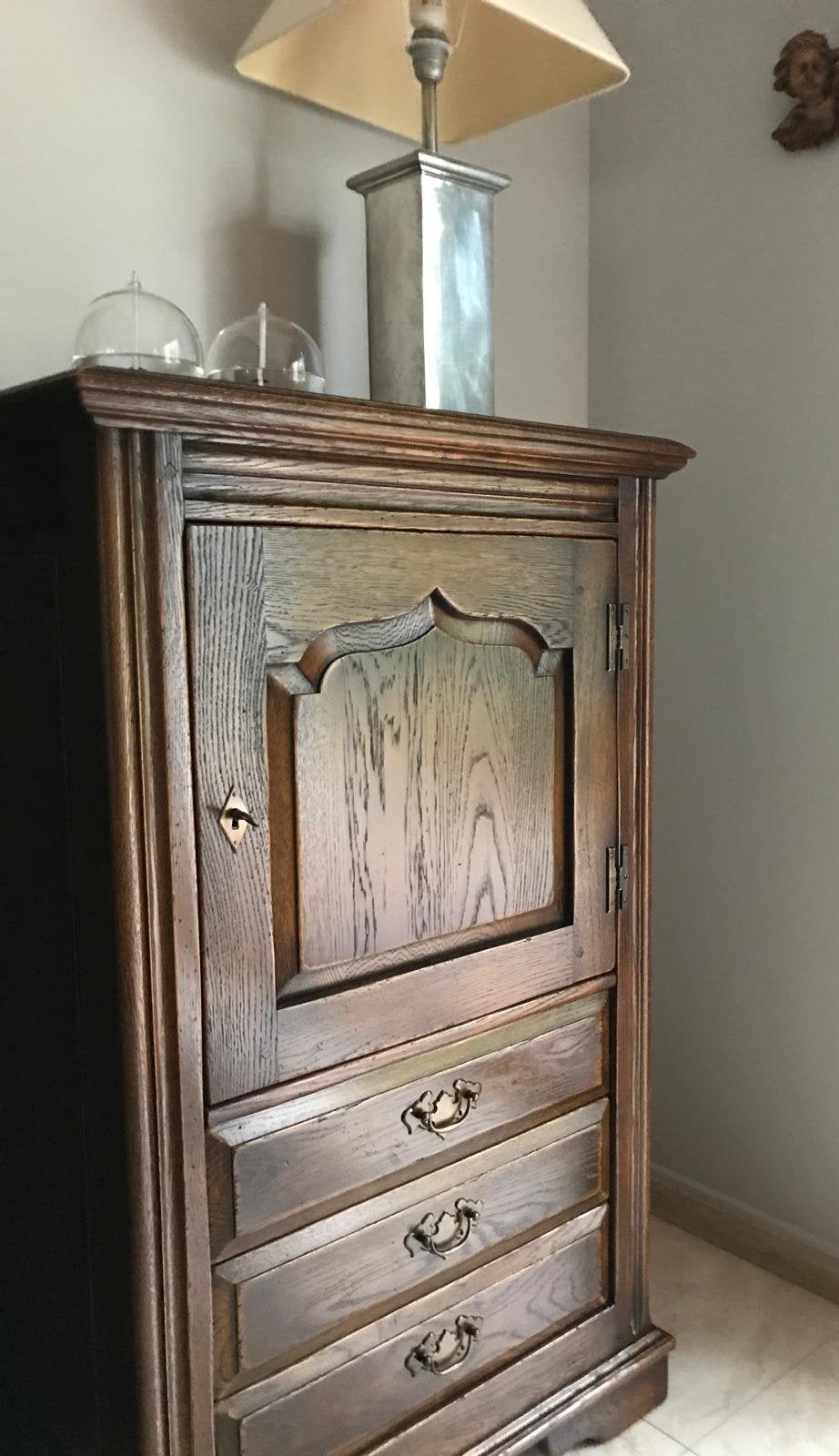 Petit meuble en chêne, Enlèvement