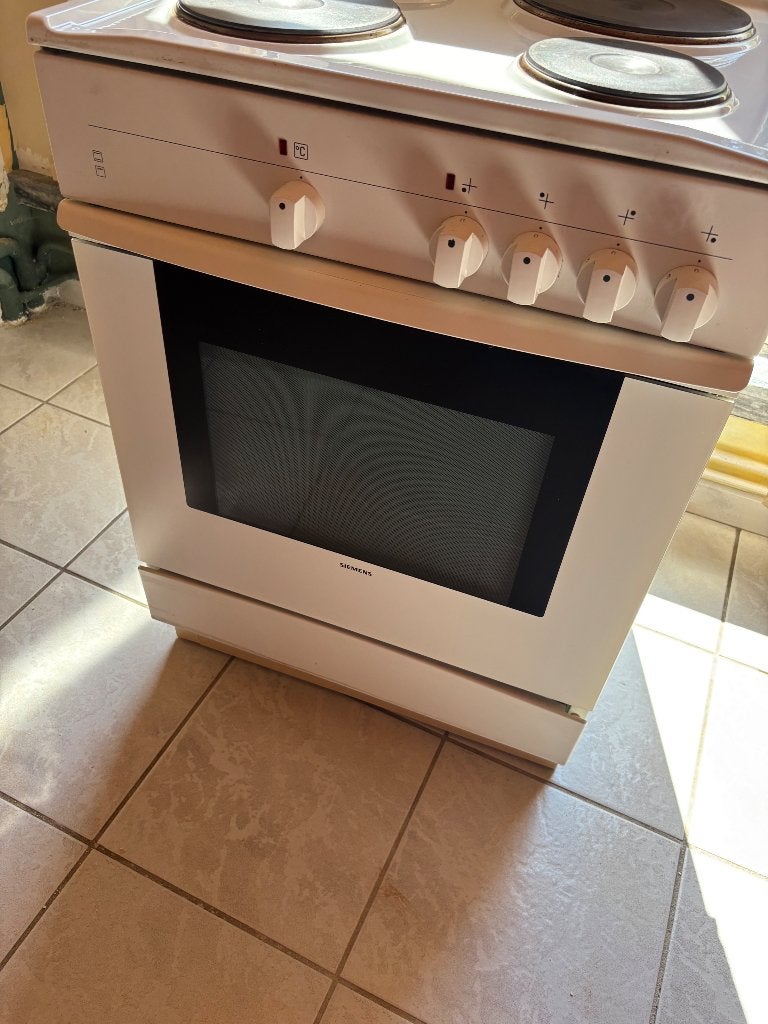 Siemens elektrisch fornuis met oven., Elektronische apparatuur, Fornuizen, Ophalen, Gebruikt, Grill, 4 kookzones