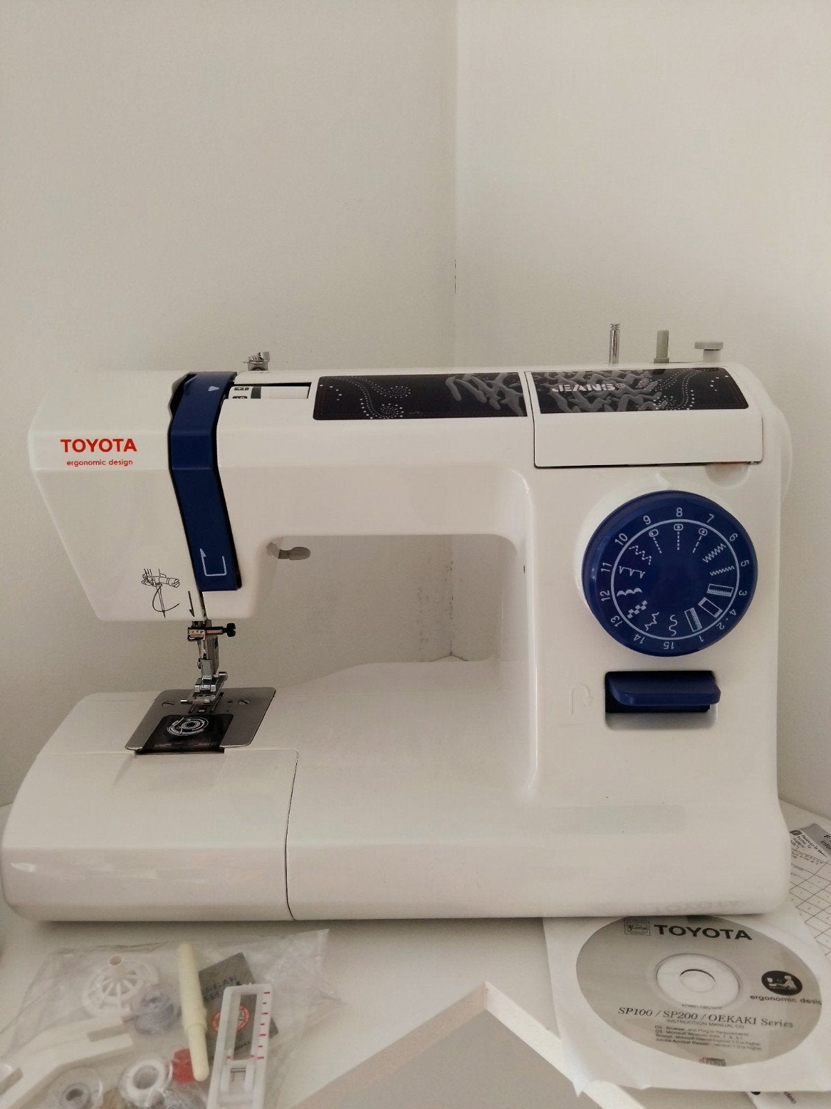 machine a coudre Toyota, Hobby en Vrije tijd, Naaimachines en Toebehoren, Ophalen, Zo goed als nieuw, Naaimachine, Overige merken