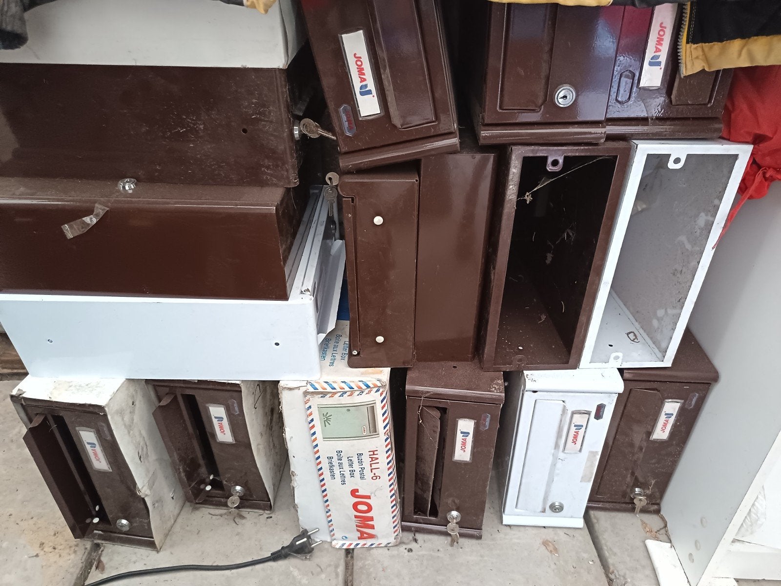 Lot de boîtes aux lettres neuves de la marque Joma, Enlèvement