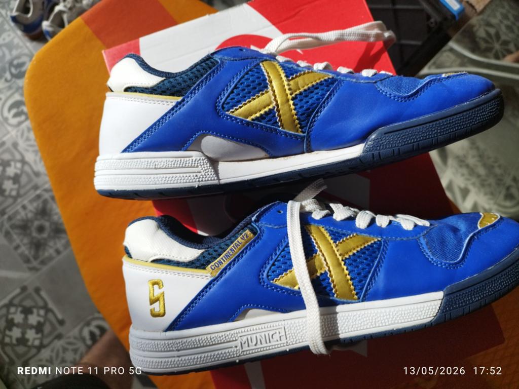 Munich chaussures de foot taille 41 prix négociable, Sport en Fitness, Voetbal, Ophalen, Schoenen