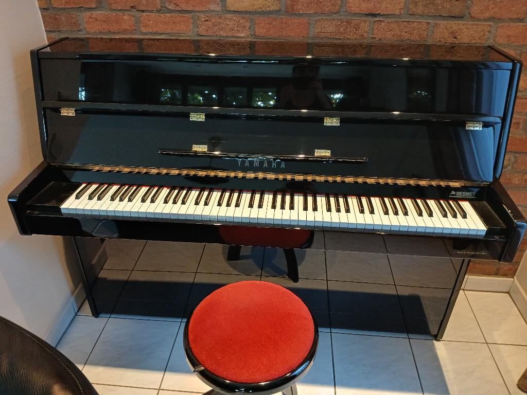 Piano Yamaha, Muziek en Instrumenten, Piano's, Zo goed als nieuw, Piano, Zwart, Hoogglans, Ophalen