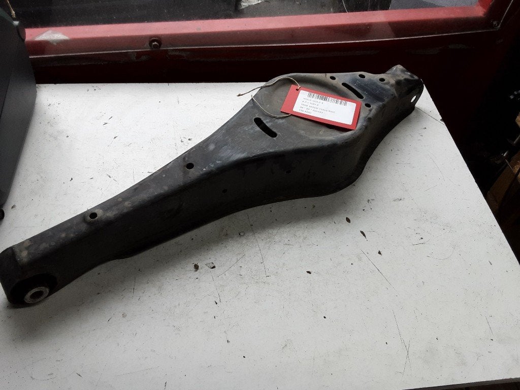 BRAS DE SUSPENSION ARRIÈRE DROIT Passat (3C2) (1KO505371), Volkswagen, Mevr. I. Hauben, Utilisé, Rue de l'Espoir 34 34
4030  GRIVEGNÉE, BE