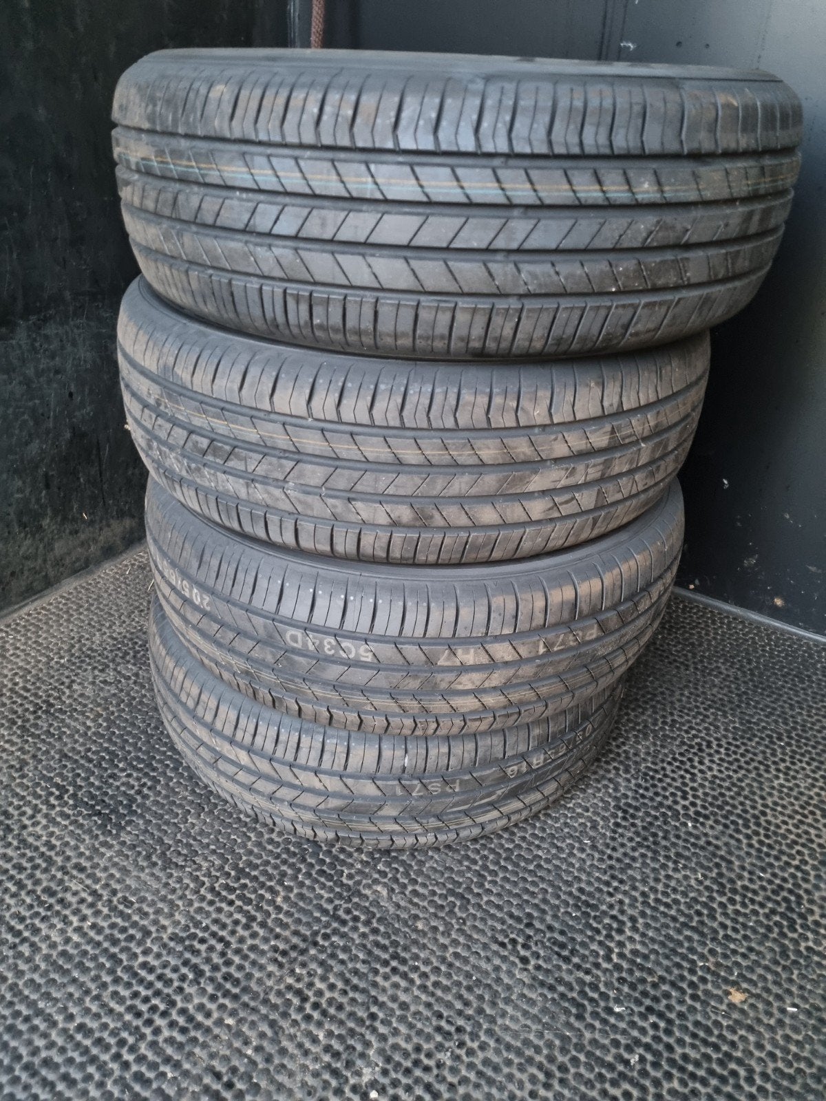 4 pneus neufs 205/65R16 Kuhmo, Enlèvement, Neuf