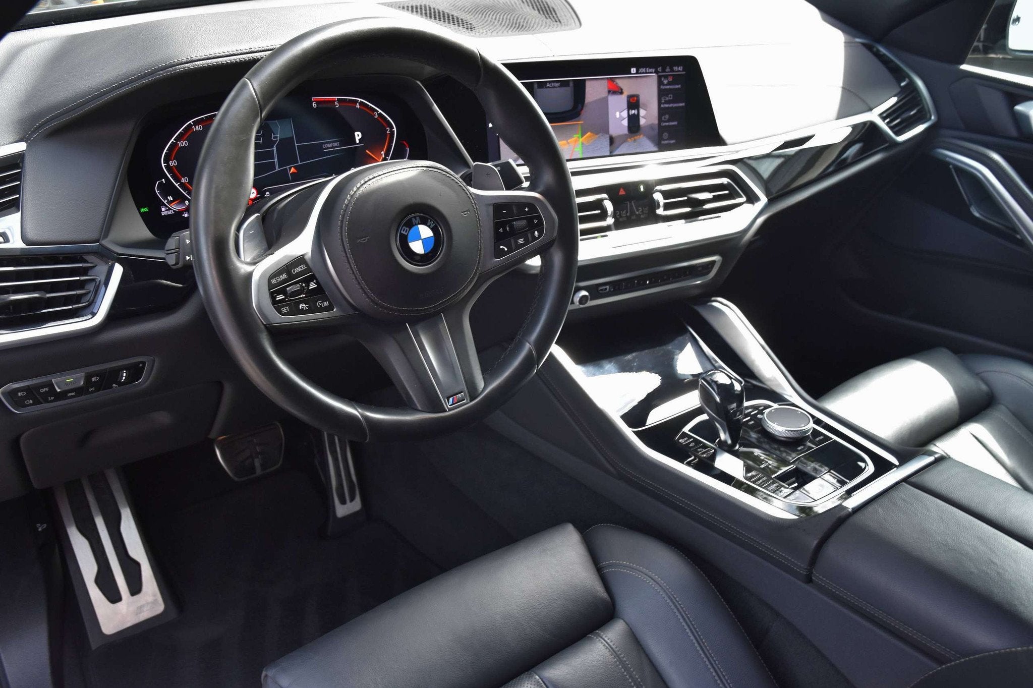 BMW X6 XDRIVE30D AS M PACK * TREKHAAK / ICONIC GLOW / 360 CA, Auto's, Automaat, Gebruikt, Zwart, Bedrijf