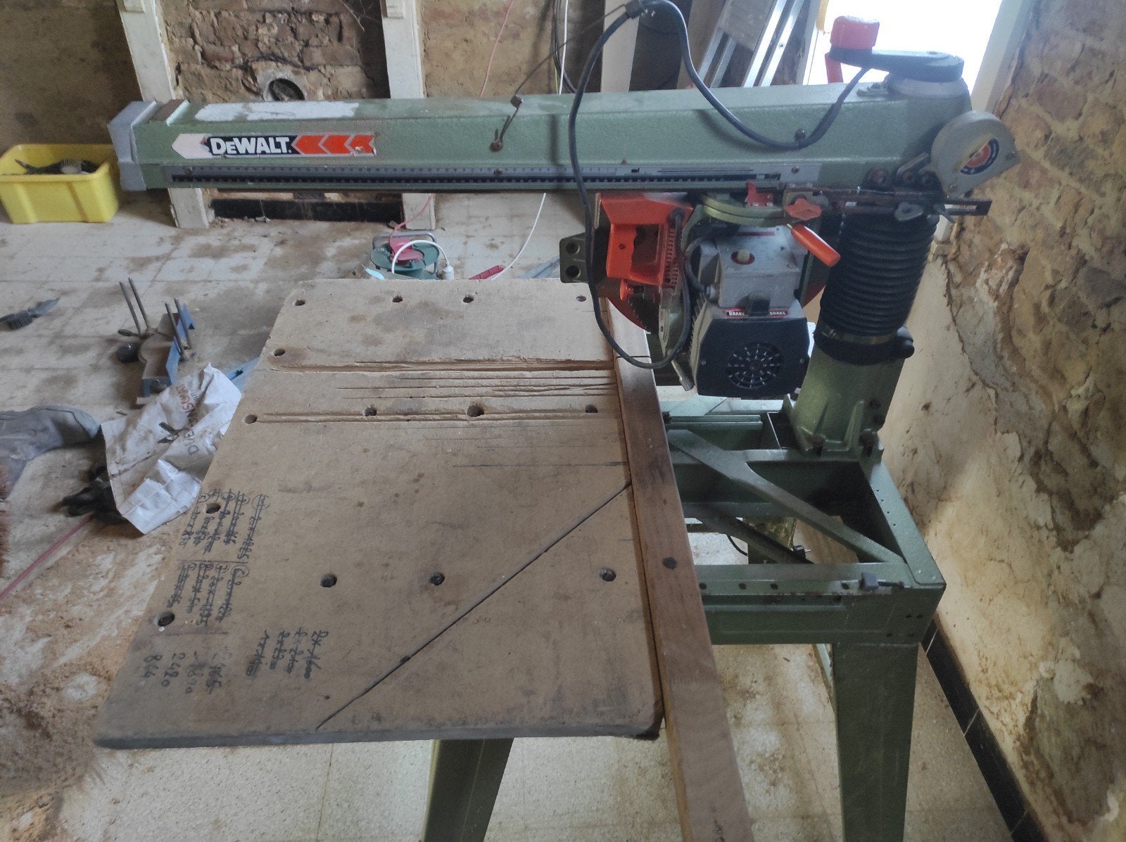 Dewalt dw 8101 radiaalzaag afkortzaag, Doe-het-zelf en Bouw, Ophalen, Afkortzaag