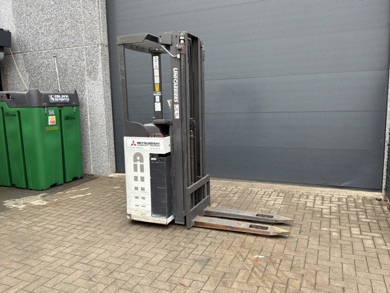 Chariot à mât rétractable UNI Carriers A/160SDTFVJN540 de, 1000 à 2000 kg, Électrique, Chariot élévateur, UNI Carriers