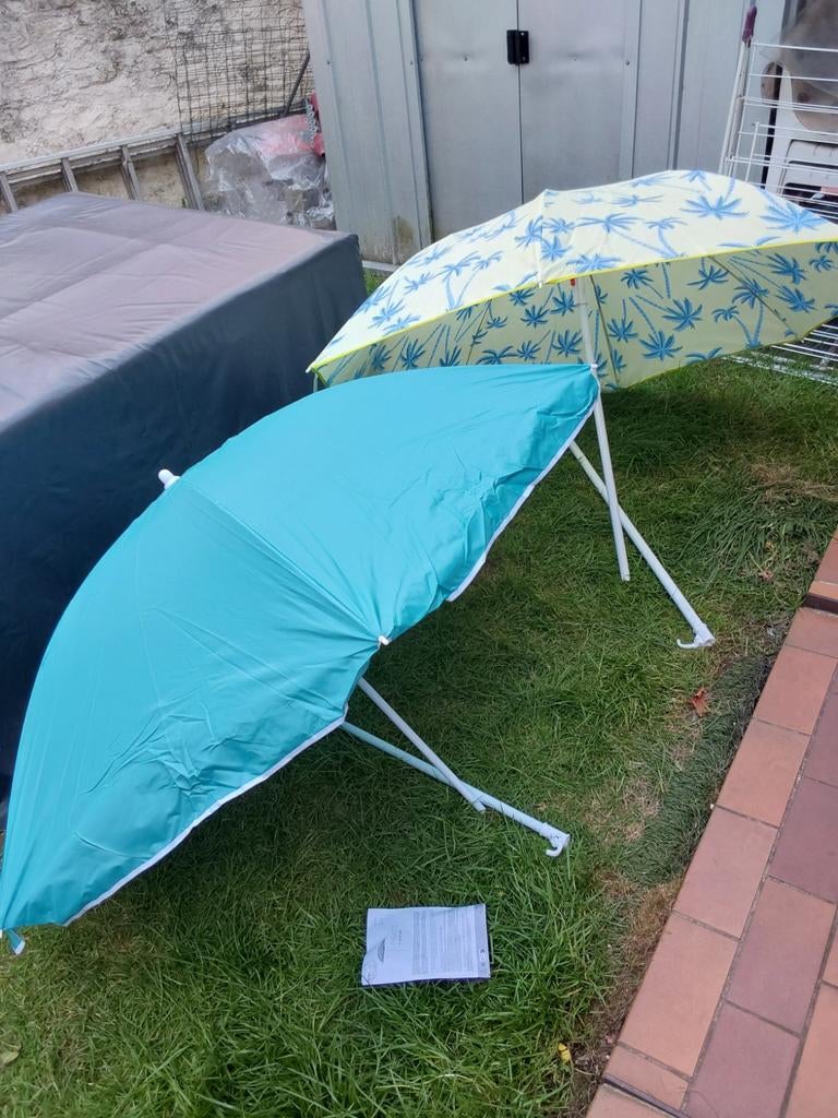 A VENDRE  NOUVEAU2 PARASOL PLIABLE DE 140CM 1 BLEU+1JAUNE, Enlèvement, Extensible, Neuf