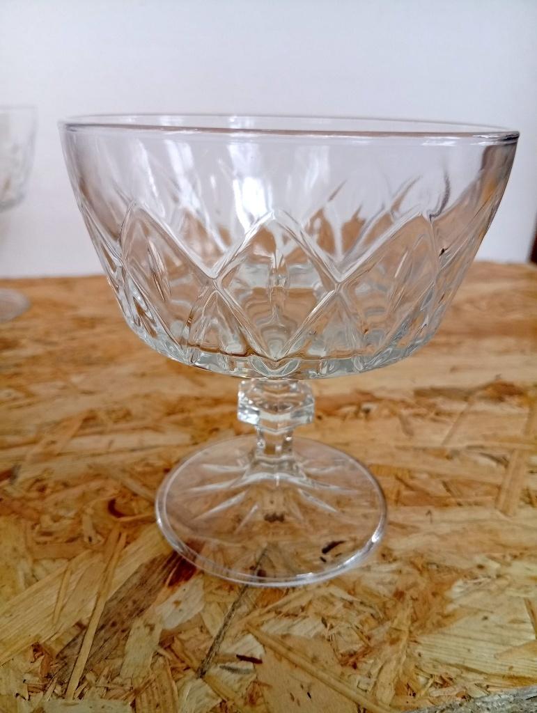 4 verres à cocktail / Coupes à glace, Enlèvement, Comme neuf, Verre, Verre ou Verres