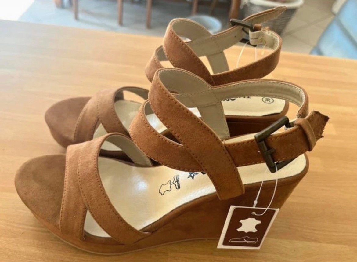 Sandales nieuw Cognac suede achtig maat 38, Sport en Fitness, Snowboarden, Ophalen of Verzenden, Zo goed als nieuw, Schoenen