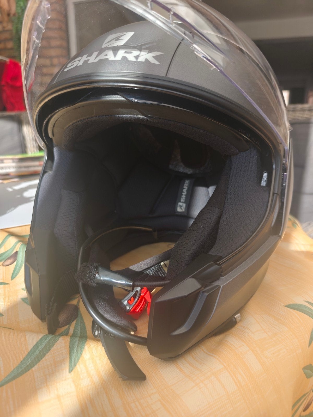 helm schark, Ophalen