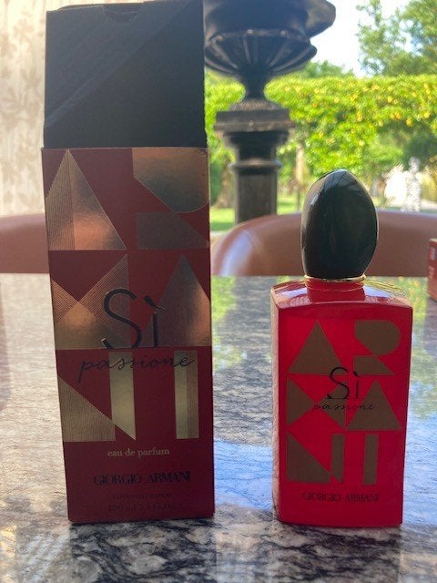 Sí eau de parfum 100ml van Armani 99% vol €55, Handtassen en Accessoires, Ophalen, Zo goed als nieuw
