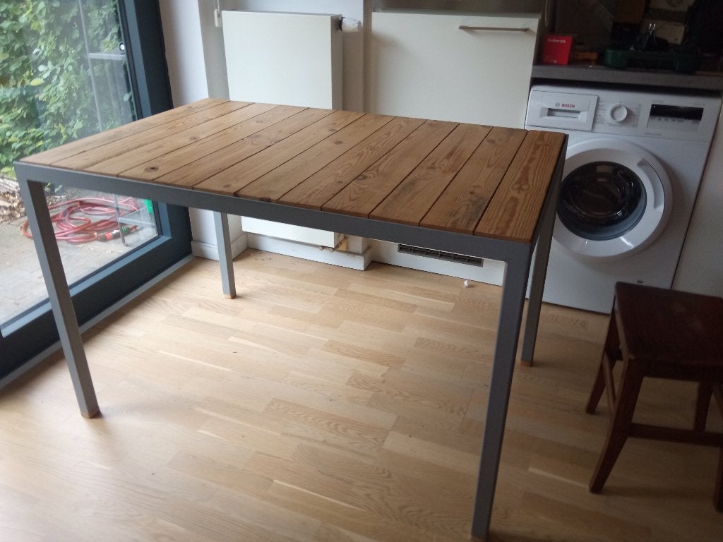 Table bois et métal gris 25€, Maison & Meubles, Tables | Tables à manger, Utilisé, 50 à 100 cm, 100 à 150 cm, Quatre personnes