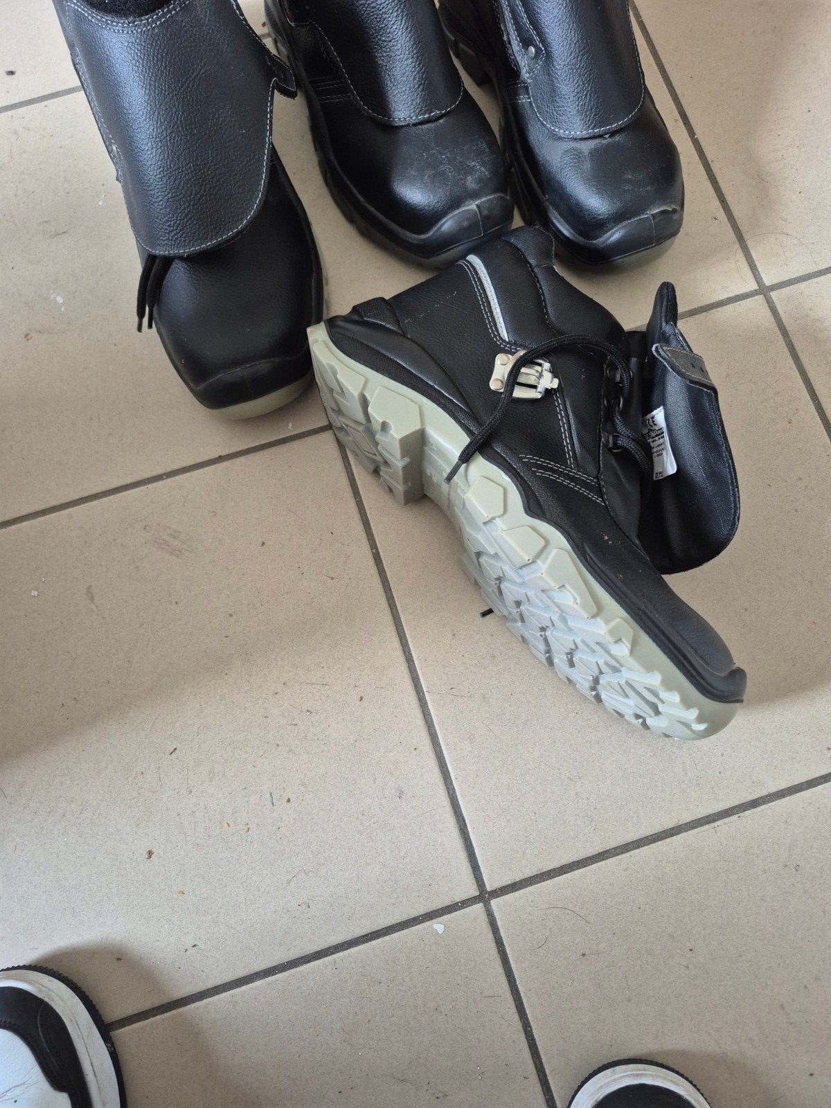 Chaussure de sécurité poiture 39 et 42. 70 euro les 2, Ophalen of Verzenden