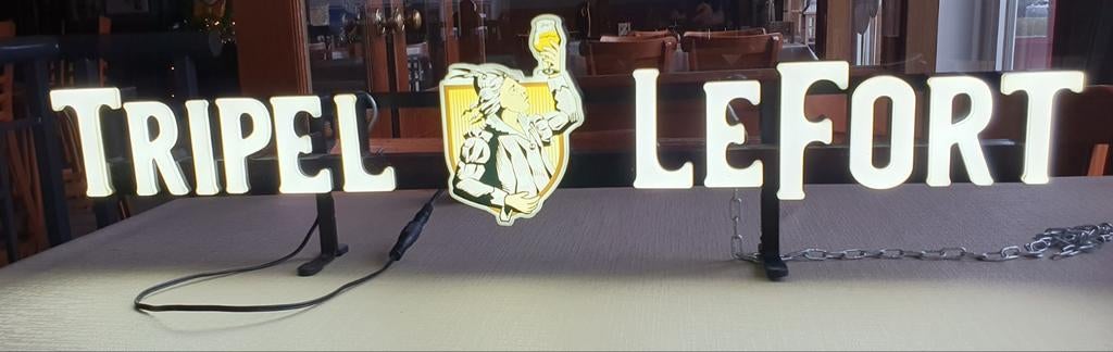 Bier reclame verlichting, Enlèvement
