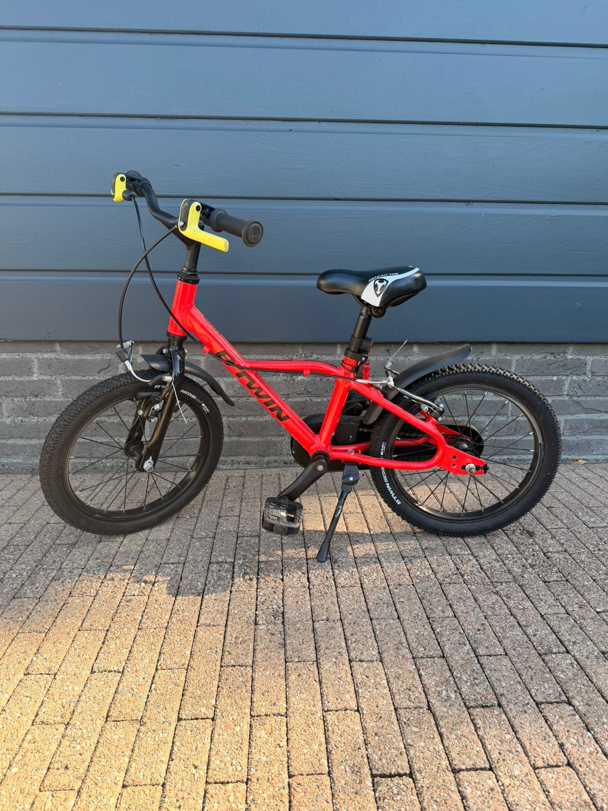B’TWIN kinderfiets 16 inch – rem defect, Ophalen, Zo goed als nieuw, Trapvoertuig