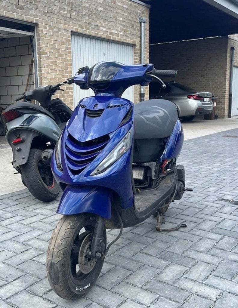 Ik zoek een kapotte zip,skipper,moped,schakelbrommer, Fietsen en Brommers, Scooters | Piaggio, Tweetakt, Gebruikt, Zip, Ophalen of Verzenden