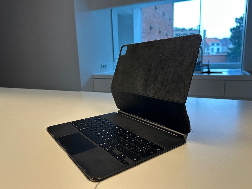 Magic Keyboard ipad pro 13”, Verzenden, Zwart, Apple iPad Pro, Gebruikt