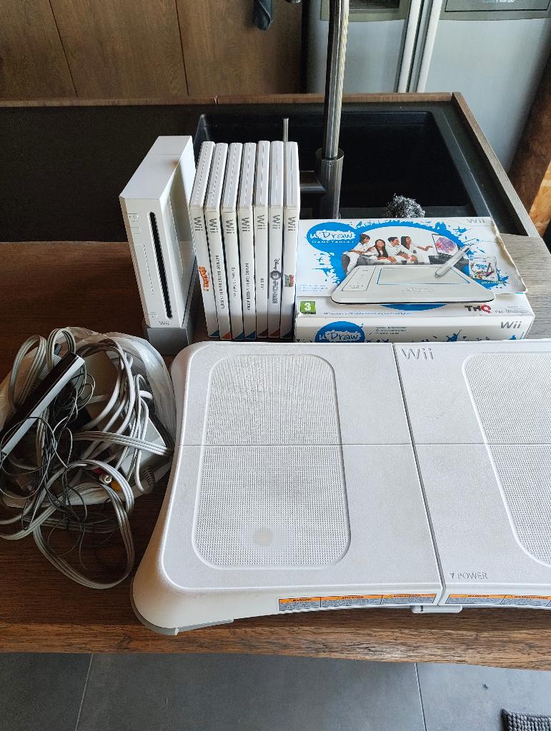 Wii wit met toebehoren, Enlèvement, Utilisé, Sans contrôleur, Avec jeux