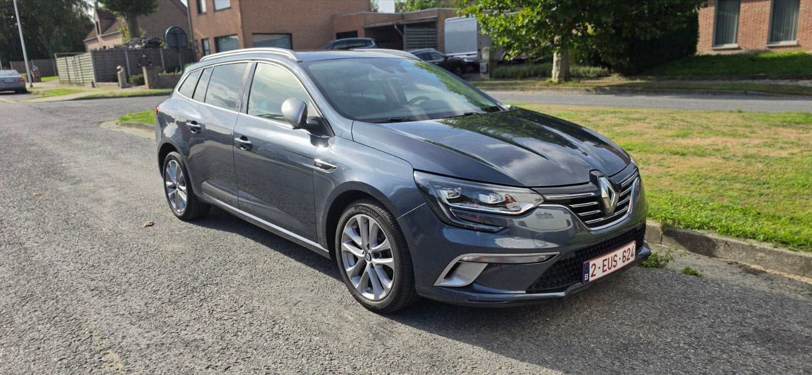 Renault Megane  Blauw Benzine Stationwagen Manueel  2020, Auto's, Zwart, Blauw, Leder en Stof, Adaptieve lichten