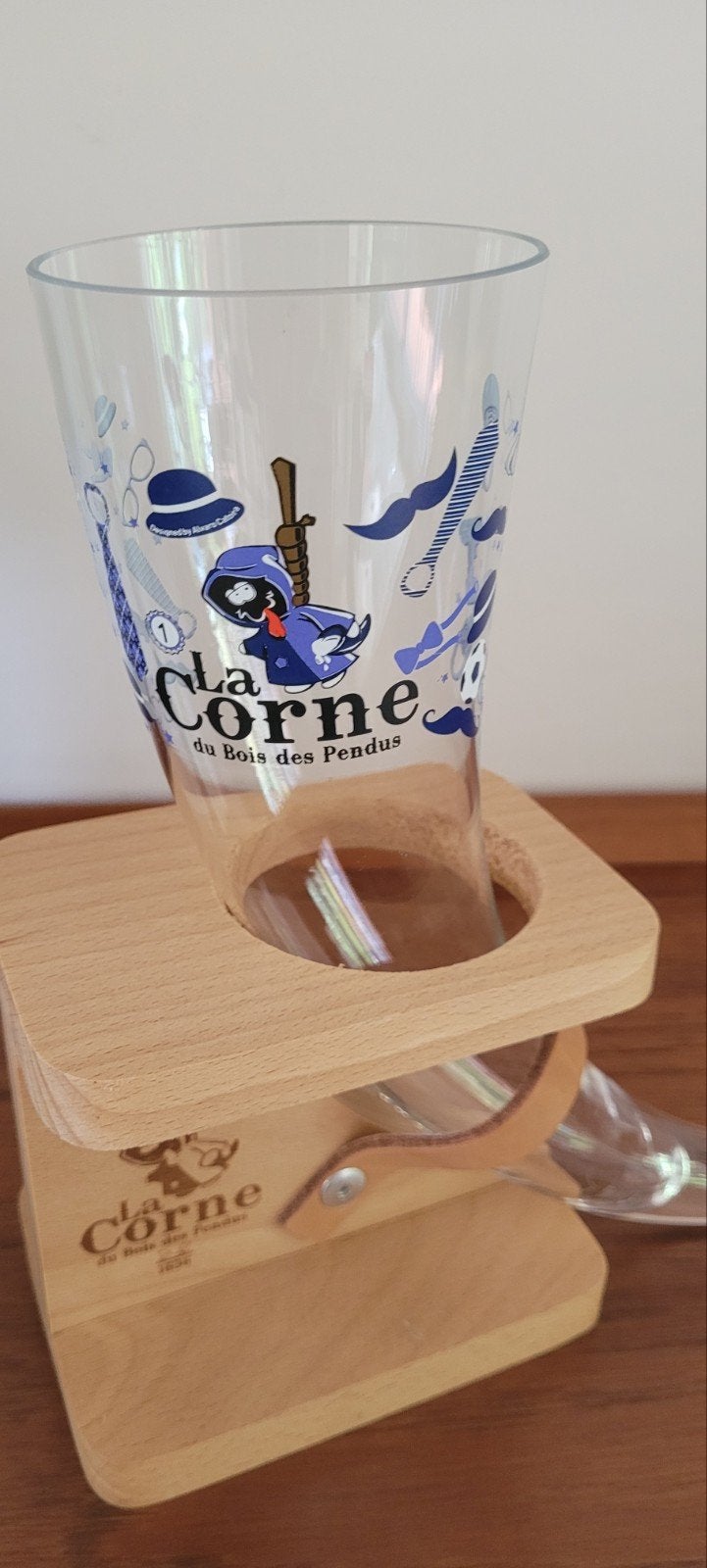 La Corne collector box, Verzamelen, Ophalen