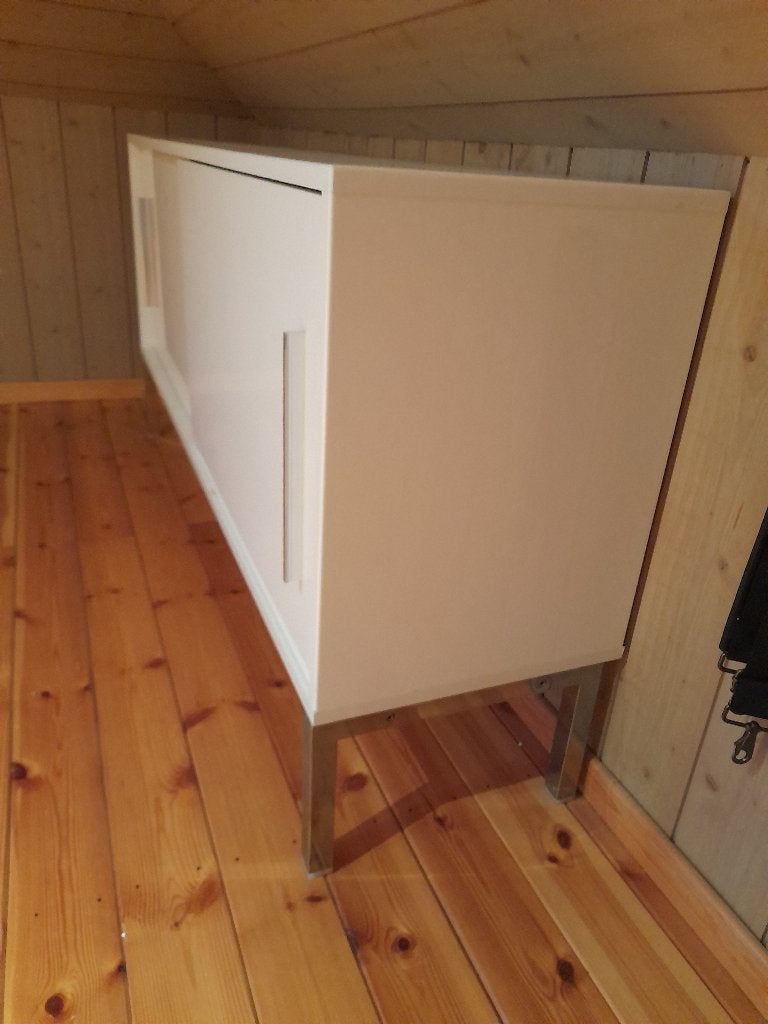 Commode Ikea blanche à portes coulissantes, Maison & Meubles, Armoires | Commodes, Comme neuf, Moins de 100 cm, 100 à 150 cm, 25 à 50 cm