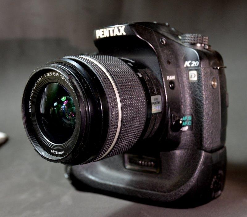 Pentax K20 avec objectif et poignée électrique., TV, Hi-fi & Vidéo, Appareils photo numériques, Enlèvement ou Envoi, 4 à 7 fois