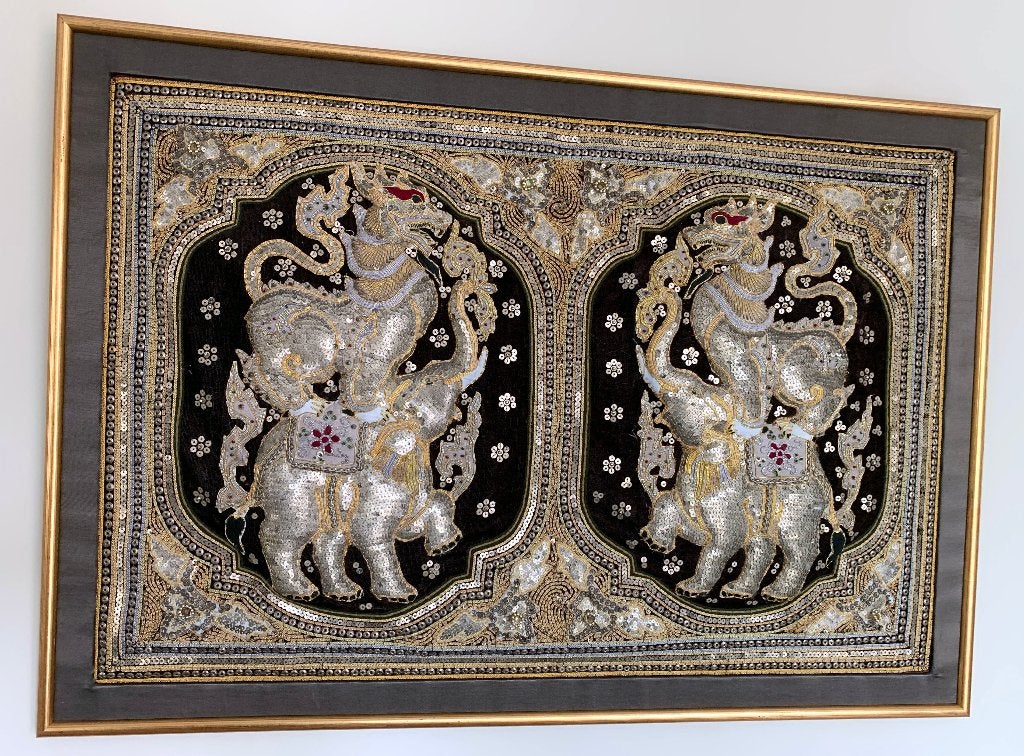 Birmees Kalaga wandtapijt borduurwerk Myanmar 82 x 57 cm, Antiquités & Art, Tapis & Textile, Enlèvement