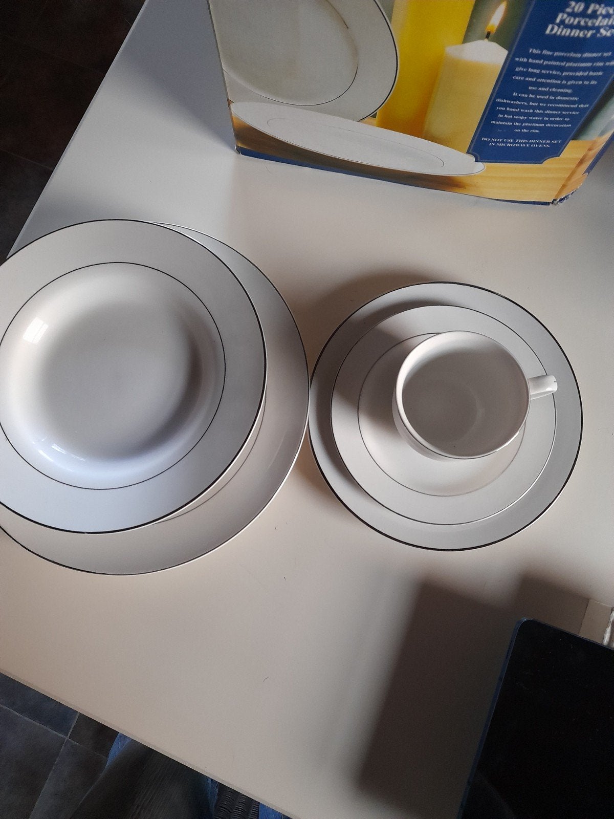 Nieuw porseleine koffie en eetservies voor 4 personen, Huis en Inrichting, Keuken | Servies, Ophalen, Nieuw, Porselein, Compleet servies