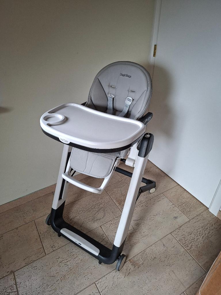 Kinderstoel – eetstoel - speelstoel Peg-Pérego, Kinderen en Baby's, Ophalen, Zo goed als nieuw, Meegroeistoel, Gordel(s)