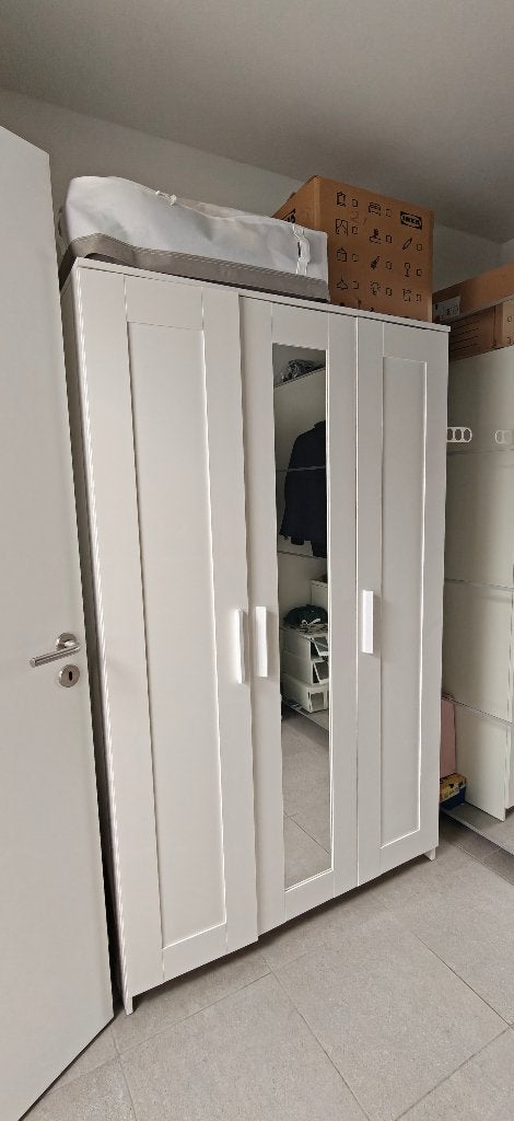 Kledingkast met 3 deuren en een spiegel, Huis en Inrichting, Ophalen, 100 tot 150 cm, Zo goed als nieuw, 25 tot 50 cm