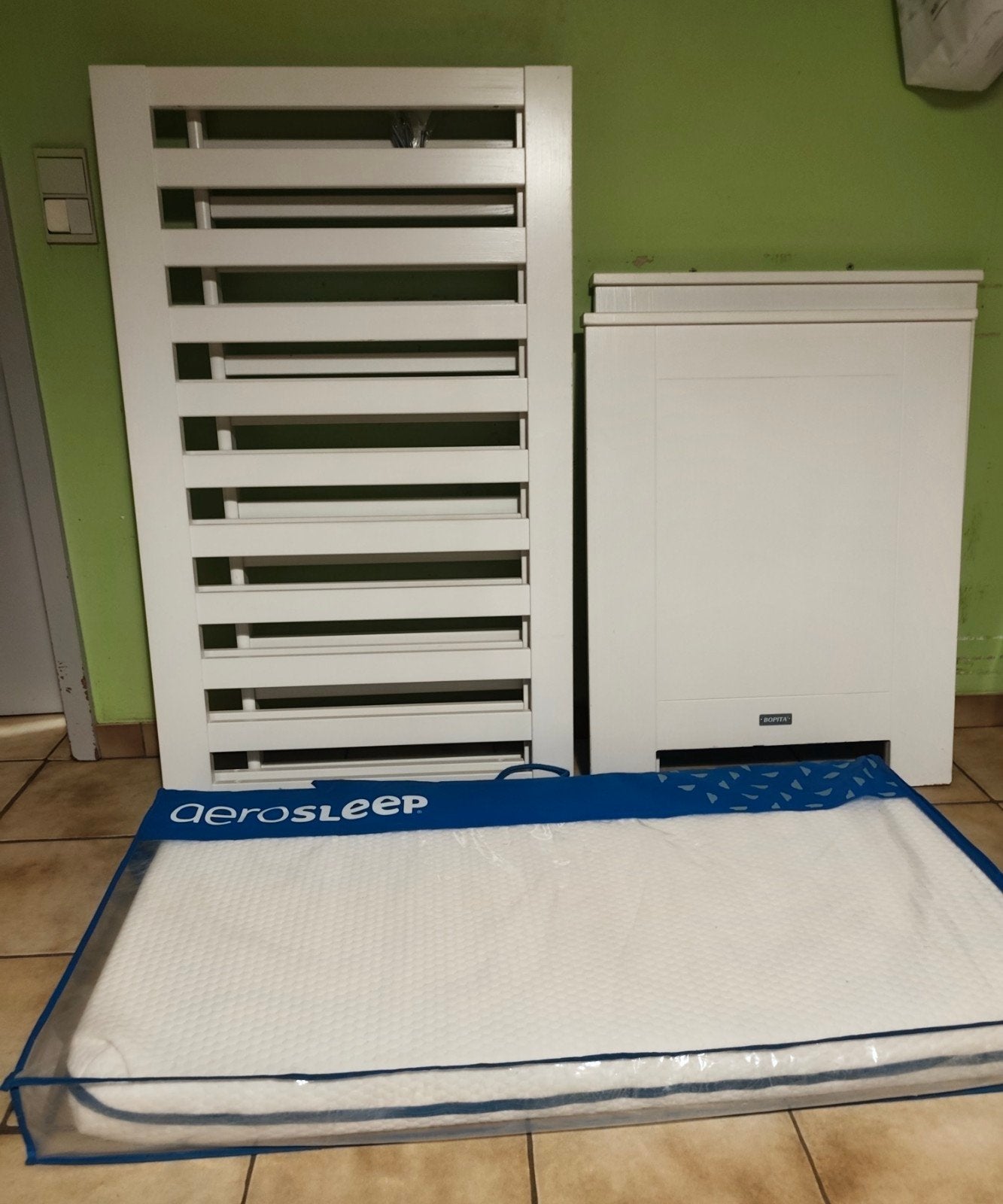 Lit bébé Bopita (120x68) + matelas Aerosleep+protège-matelas, Enlèvement, Utilisé, Réglable, 70 cm ou moins