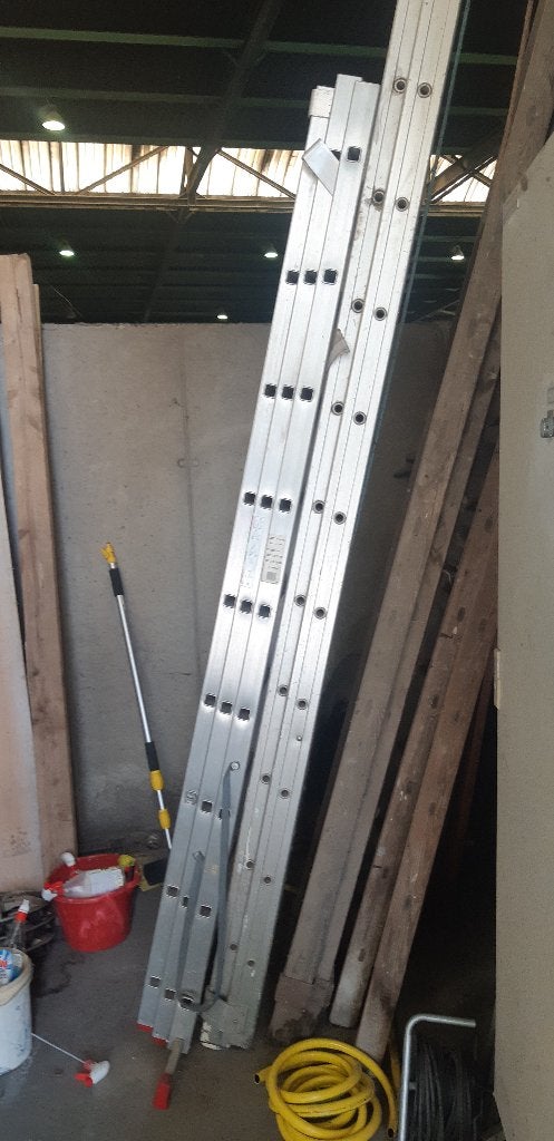 ÉCHELLE, 3 PIÈCES, ÉTAT NEUF, VOIR PHOTO, Bricolage & Construction, Enlèvement ou Envoi, Échelle