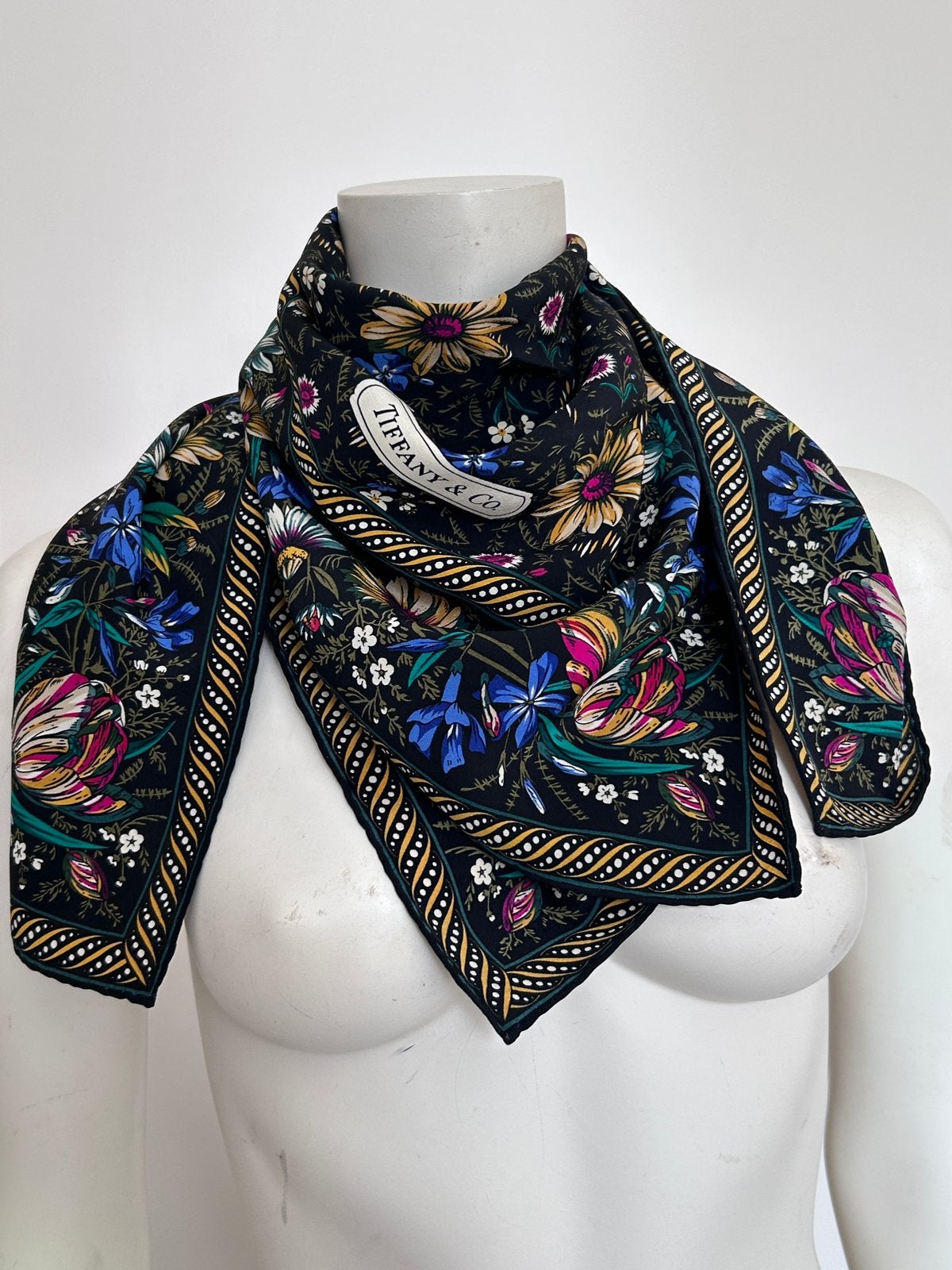 Tiffany & Co foulard soie motifs floraux 88cm, Enlèvement ou Envoi, Comme neuf