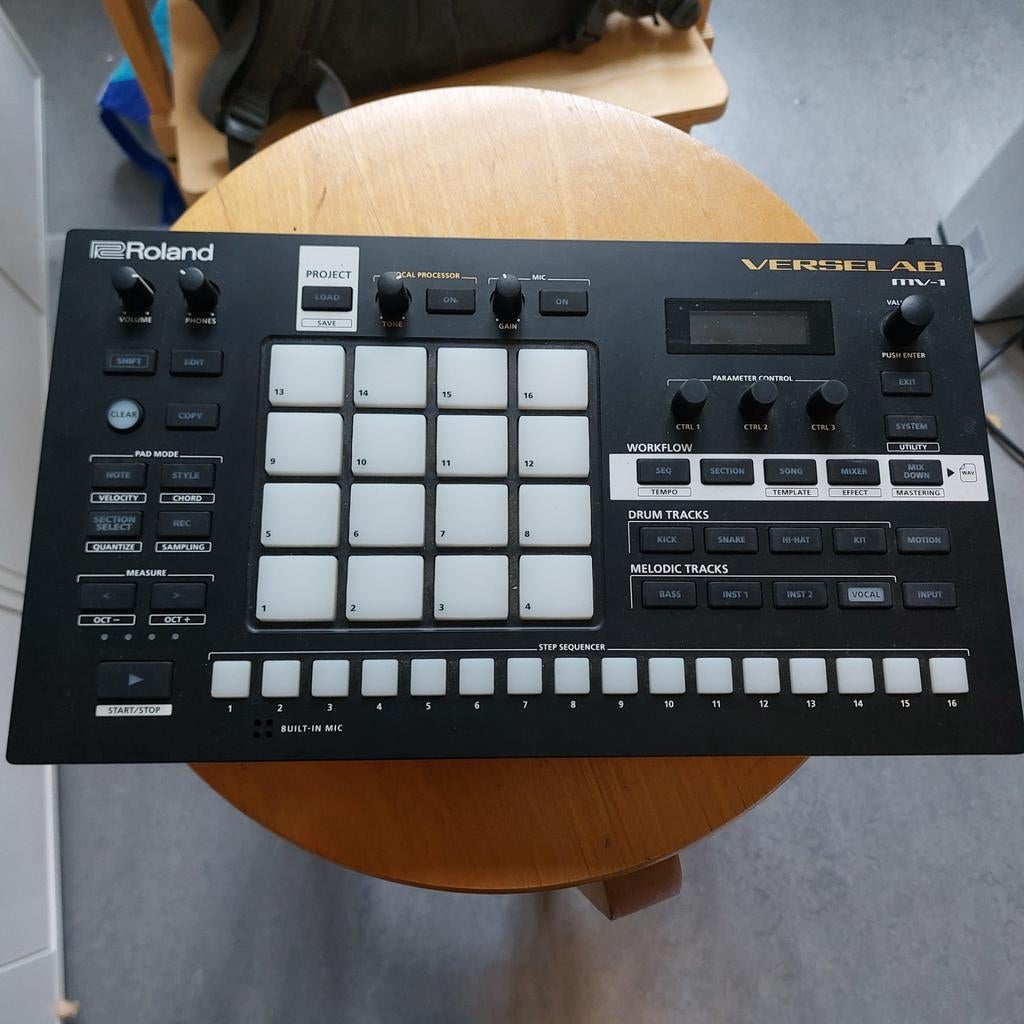 Roland verselab mv-1, Enlèvement