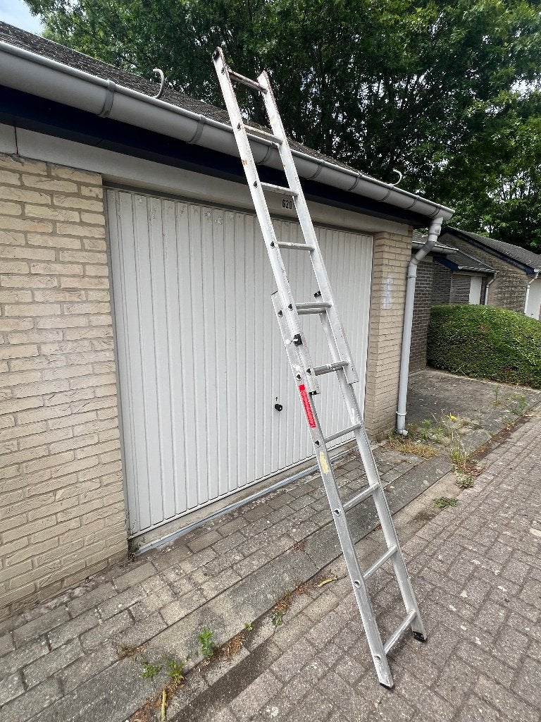 Vaste schuif ladder 170 >> 300 cm (10 treden), Ophalen, Zo goed als nieuw, Ladder, 2 tot 4 meter