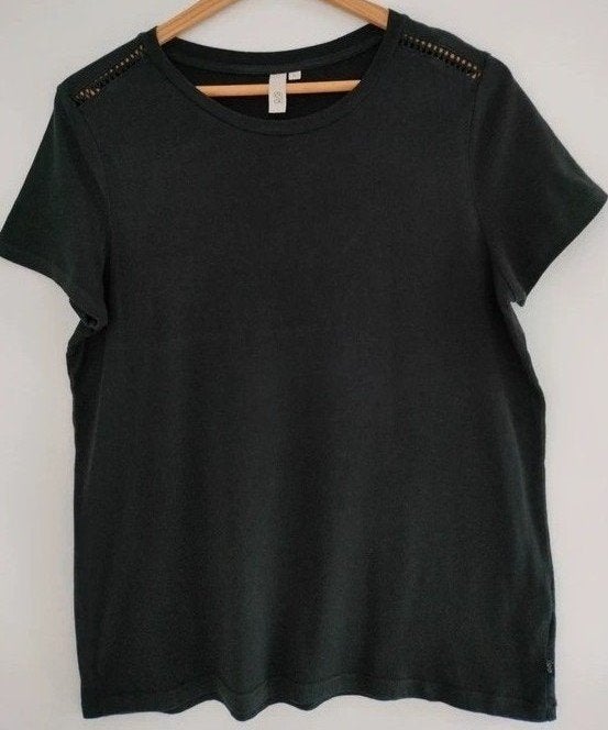 T-shirt met tof detail op de schouders s.Oliver. Medium, Vêtements | Femmes, T-shirts, Manches courtes, Taille 38/40 (M), Enlèvement ou Envoi