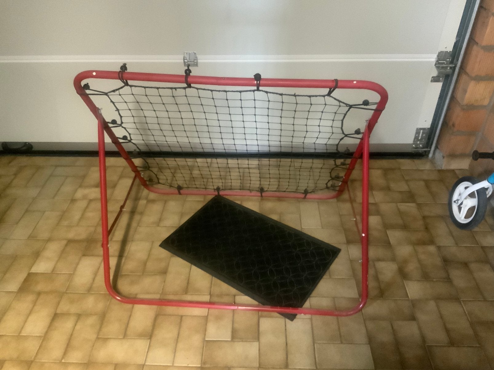 voetbal kickback rebounder, met 4 instelbare hoeken, Sport en Fitness, Voetbal, Ophalen, Zo goed als nieuw