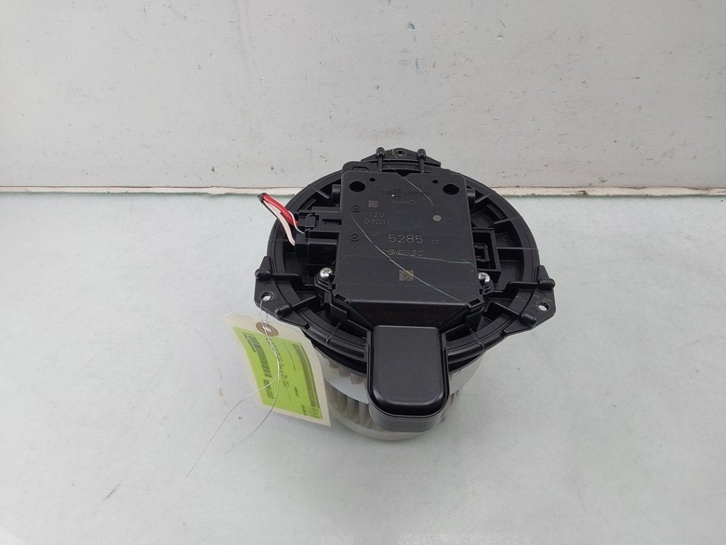 KACHEL VENTILATORMOTOR Corolla (E21) (|5285R|87103F4020|), Gebruikt, Toyota