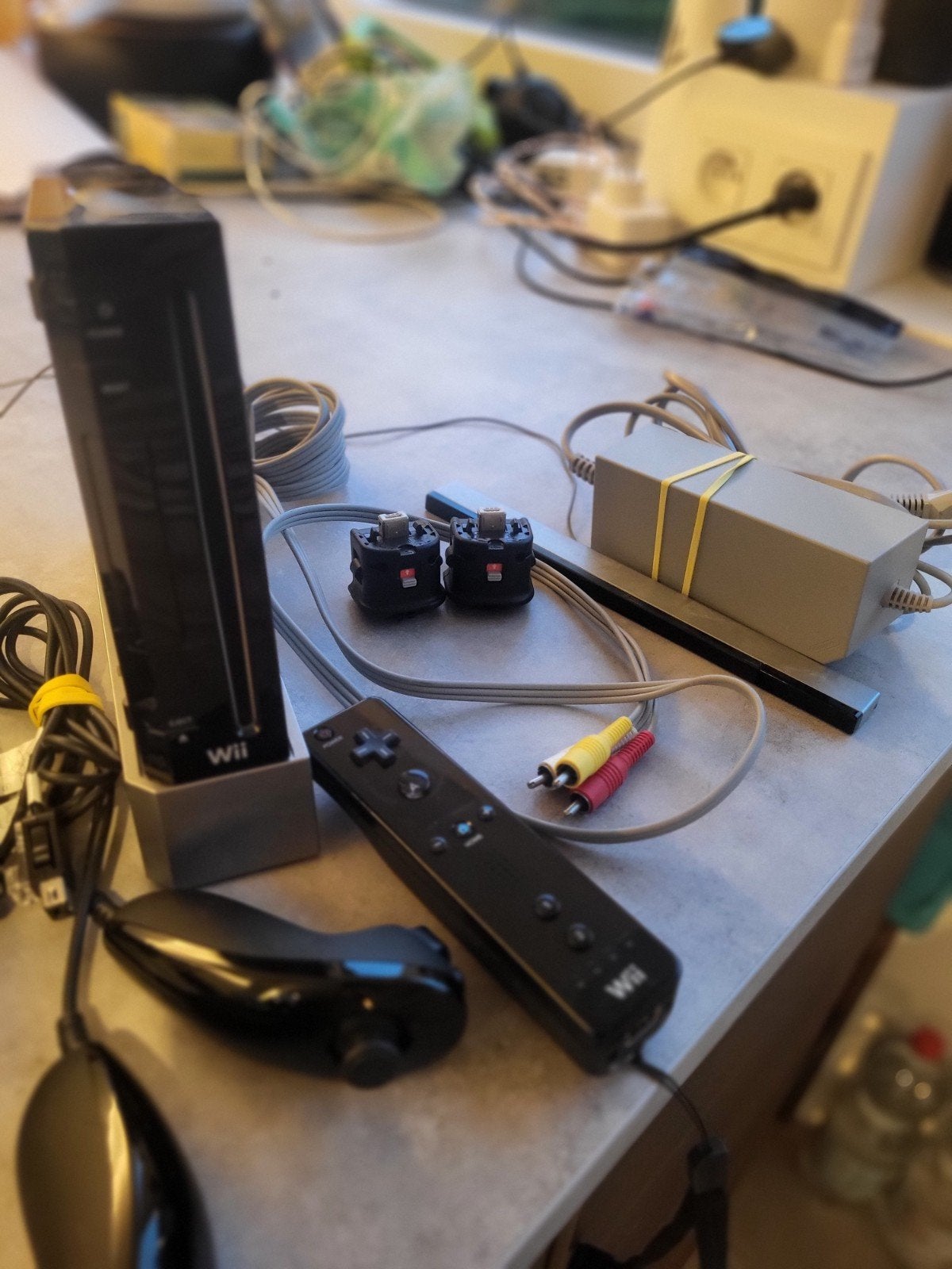Wii Console Zwart +1x controller +2x mic +2x Nunchuck +4 gam, Ophalen, Gebruikt