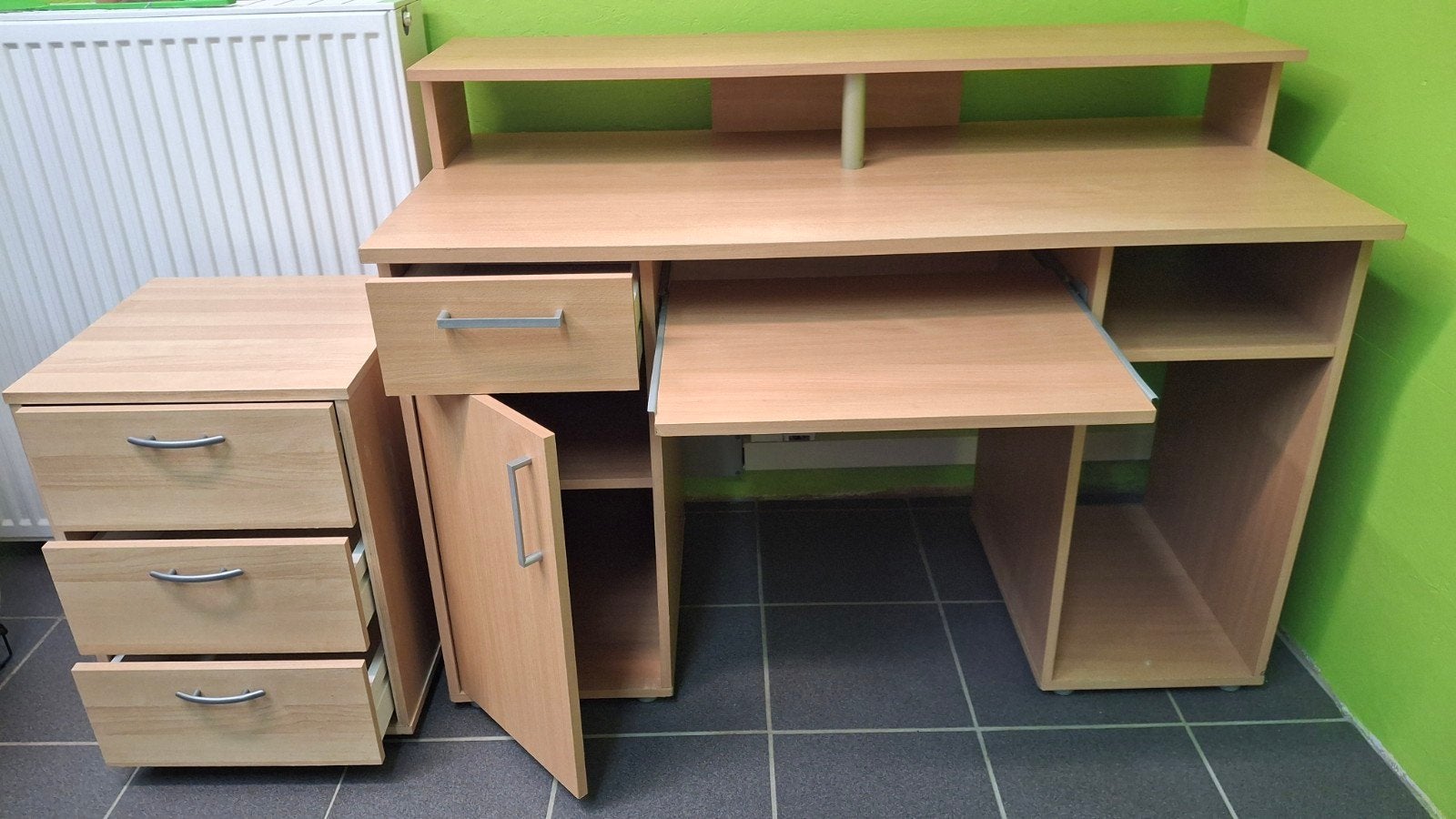 Bureau met bijhorend kastje, Ophalen