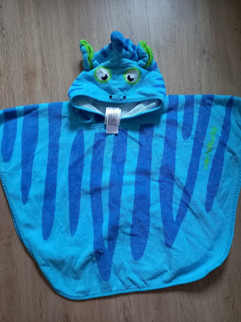 Poncho de bain bleu en parfait état pour enfant Decathlon, Enfants & Bébés, Maillots de bain pour enfants, Garçon ou Fille, Enlèvement ou Envoi